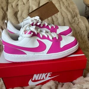 Nike Dunk in Pink and White 8 Women’s / 6.5 Youth